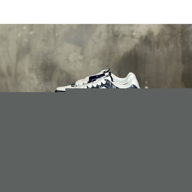 G*u*i sneakers